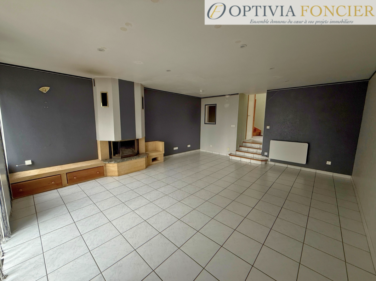 Maison de caractère T5 de 165 m2 en hameau de Guichen - Garage + dépendances