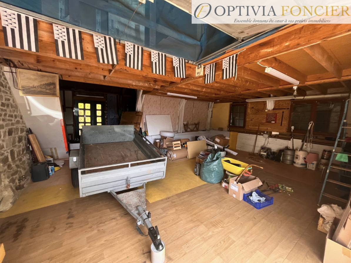 Maison de caractère T5 de 165 m2 en hameau de Guichen - Garage + dépendances