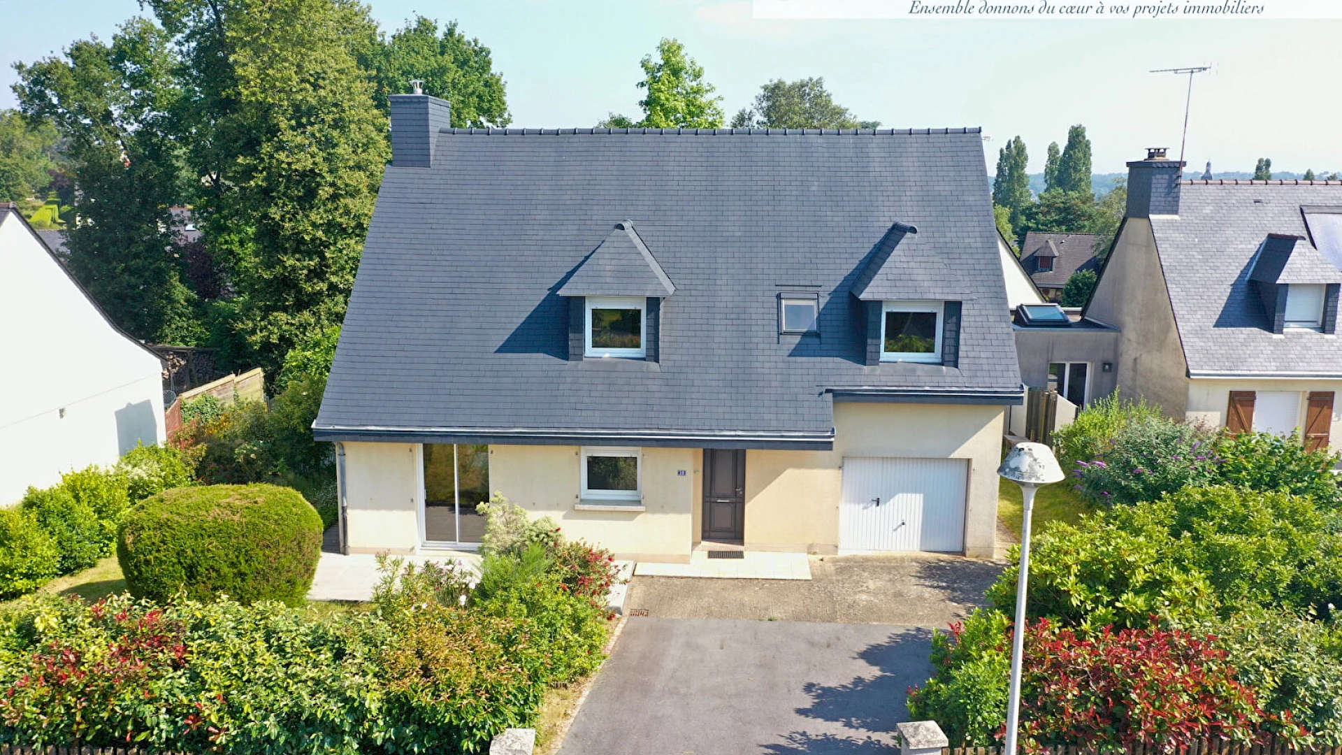 Maison des années 1980 - T7 - 674 M2 de terrain - Proximité immédiate des commodités