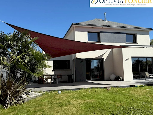 Maison contemporaine RT 2012 T6 131 m2 - 781 m2 de terrain - Emplacement idéal