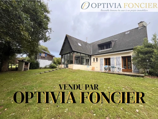 Maison T6  - 1695 m2 de terrain - trois garages - une dépendance habitable louée - commodités accessibles à pi