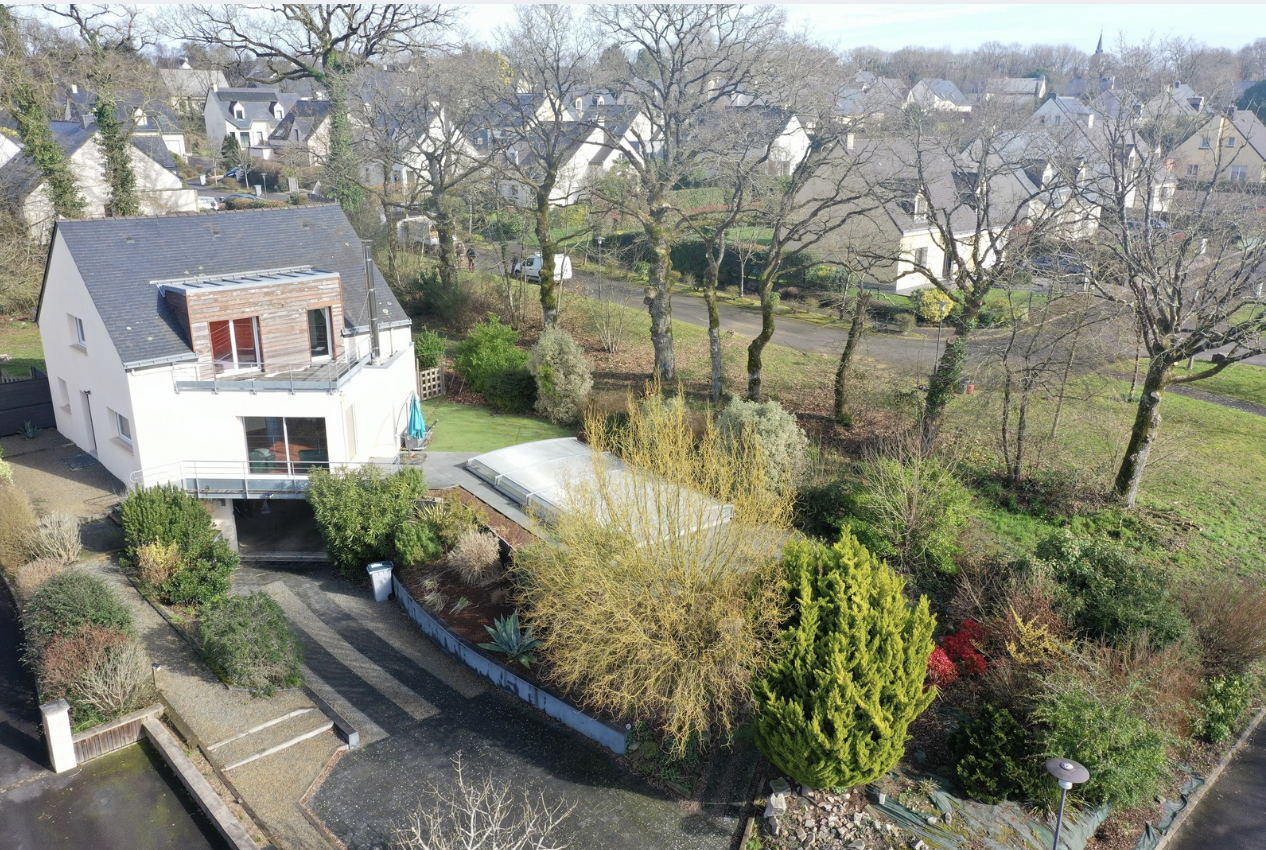 Maison d'architecture 151 m2 - 1005 m2 - Sous-sol 100m2