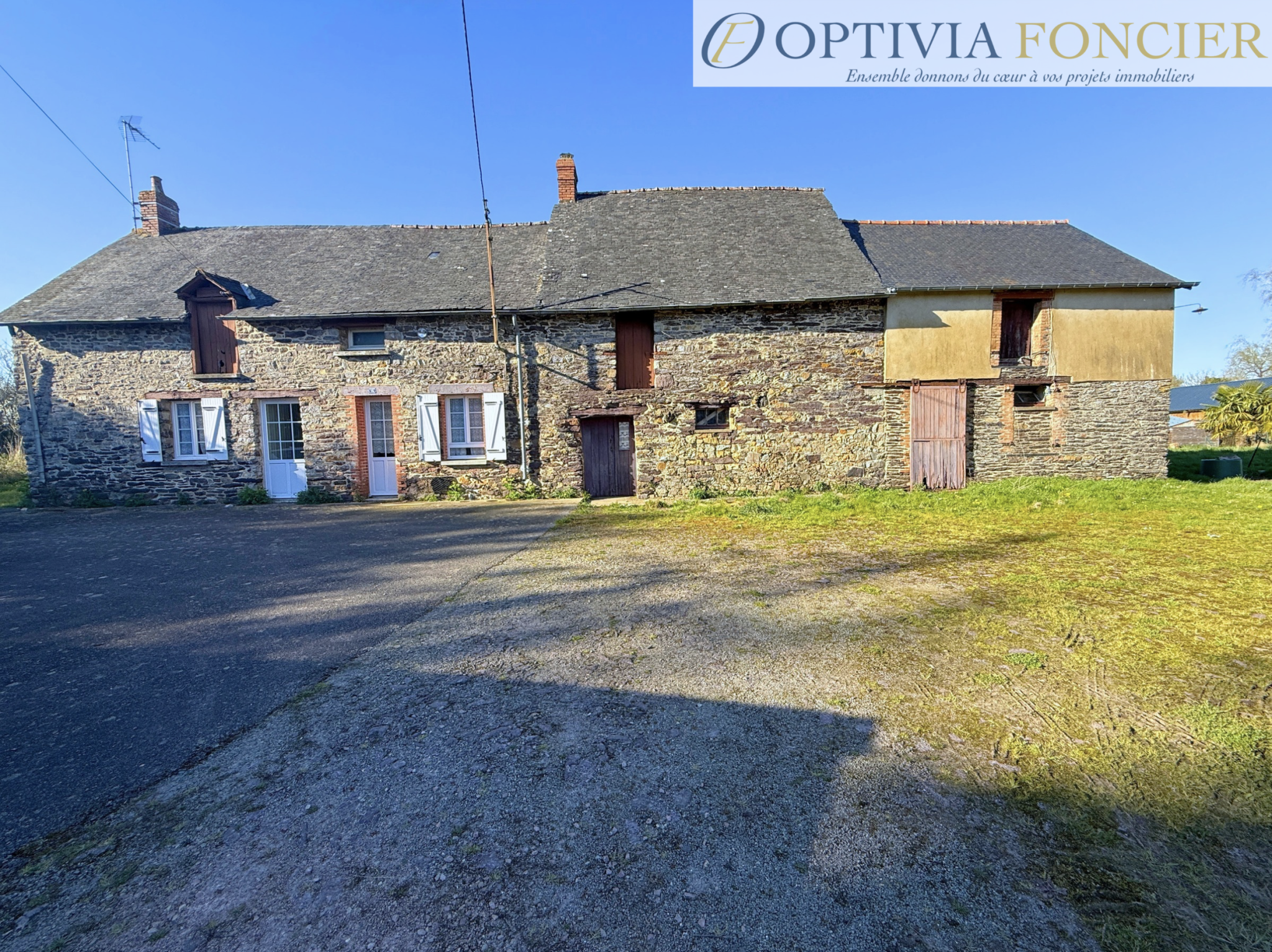 Longère à rénover Goven - Potentiel 208 m2 - 2 650 m2 de terrain - Bel environnement