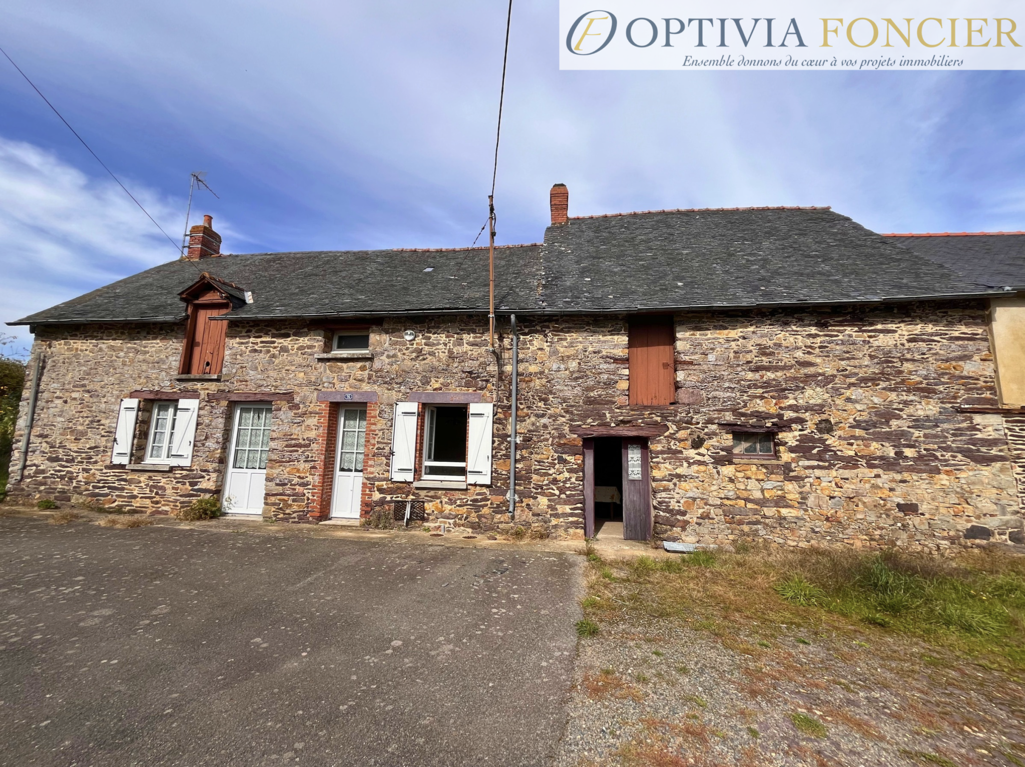 Longère à rénover Goven - Potentiel 208 m2 - 2 650 m2 de terrain - Bel environnement