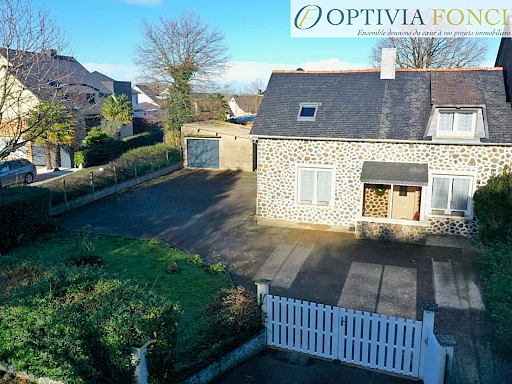 Maison T5 - 619 m2 avec garage (Bonne situation sur GOVEN)