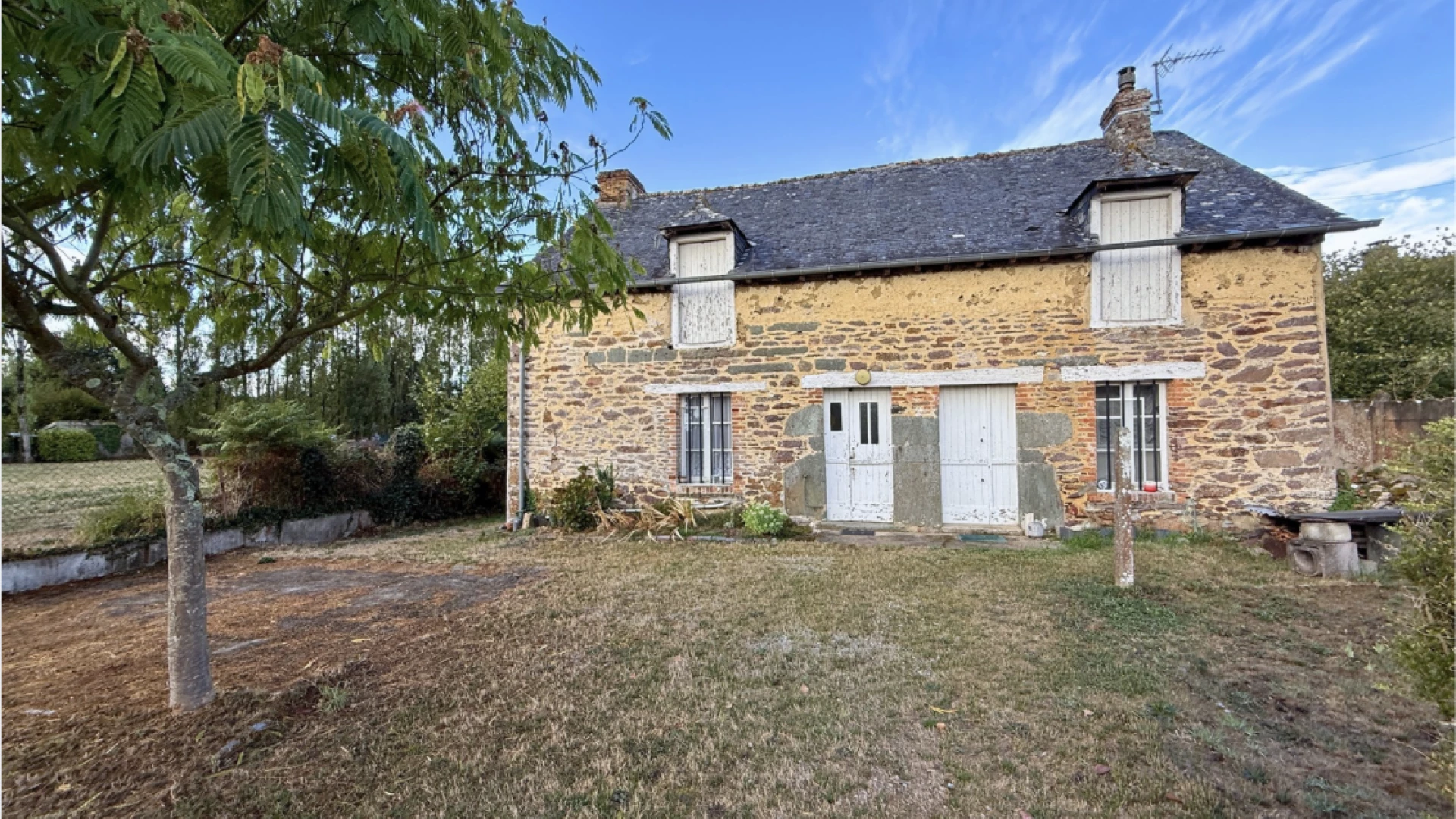 Maison T3 avec terrain de 1 380 m2 située à Bruz (150 m2 dans la configuration actuelle + extension possible)