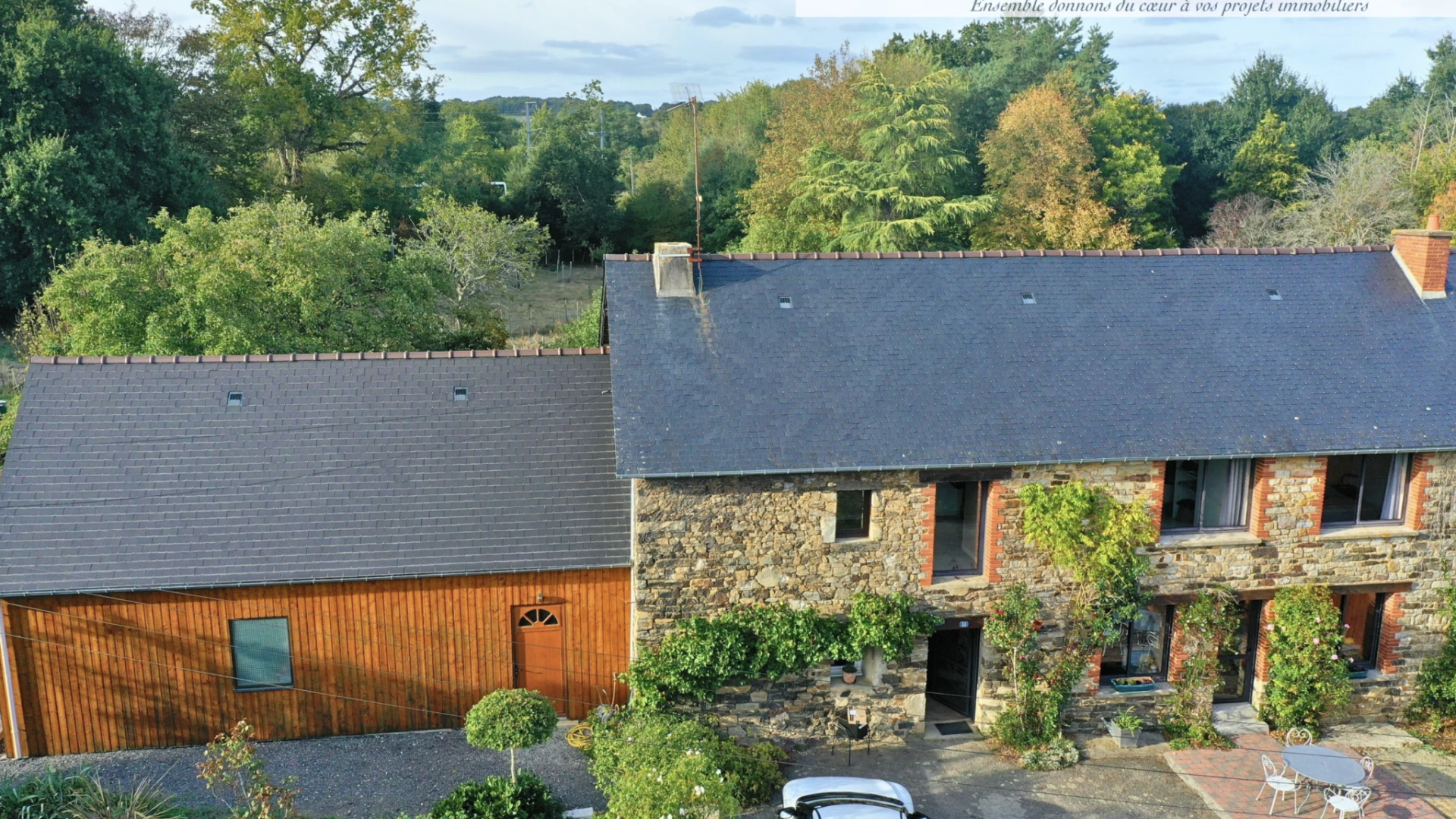 Longère de caractère GUICHEN T6 de 154 m2 - terrain de 4232 m2 - Garage de 60 m2 + 60 m2 d'espace stockage