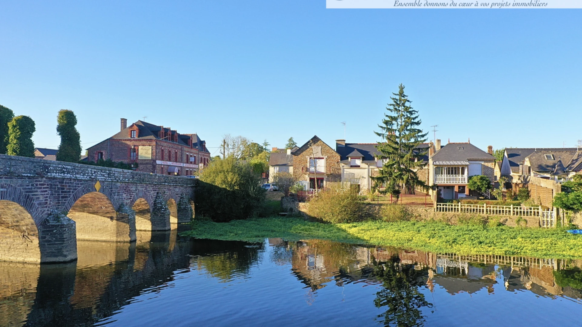 Maison en pierre de caractère T5 - 143 m2 à Pont-Réan - Vue vilaine
