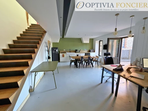 Une maison à usage de bureau pleine de charme au coeur du bourg de Pont-Réan
